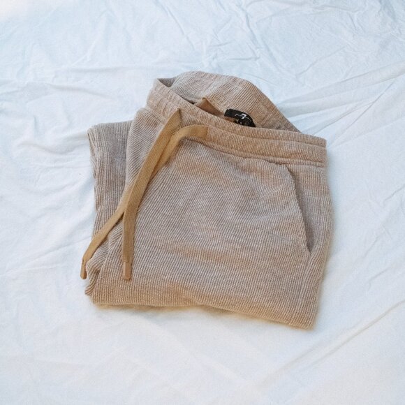 High-waisted, flare, lounge pants with elastic waist, drawstring and pockets - Picture 3 of 3